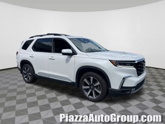 Certified 2025 Honda Pilot Touring image 1