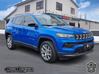 Used 2023 Jeep Compass Latitude image 1