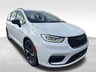 New 2025 Chrysler Pacifica Limited image 1