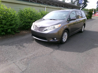 Used 2011 Toyota Sienna XLE image 1