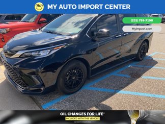 Used 2024 Toyota Sienna XSE w/ XSE Plus Package image 1