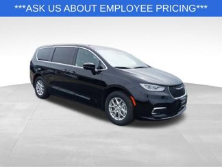 New 2025 Chrysler Pacifica Select image 1