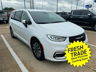 Used 2023 Chrysler Pacifica Touring-L image 1