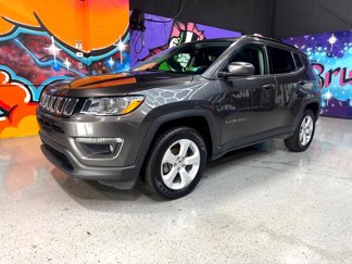 Used 2019 Jeep Compass Latitude image 1