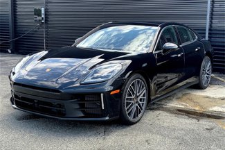 New 2025 Porsche Panamera 4 image 1