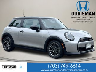 Used 2025 MINI Cooper 2-Door Hardtop image 1