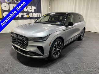 Used 2024 Lincoln Nautilus Reserve image 1