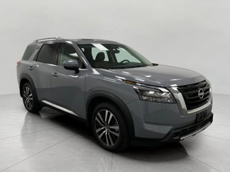 Used 2025 Nissan Pathfinder Platinum image 1
