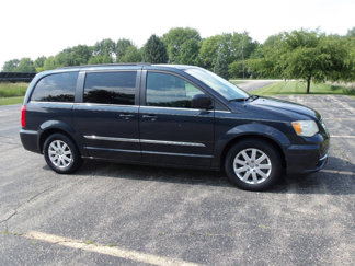 Used 2014 Chrysler Town & Country Touring image 1