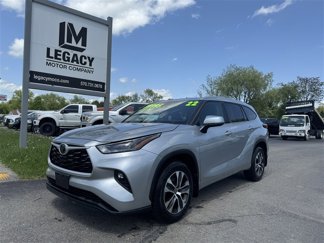 Used 2022 Toyota Highlander XLE image 1