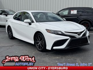 Used 2024 Toyota Camry SE image 1
