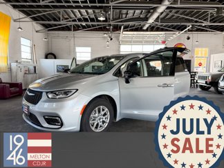 Used 2024 Chrysler Pacifica Touring-L image 1