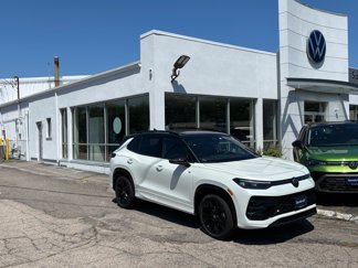 New 2025 Volkswagen Tiguan SE R-Line image 1