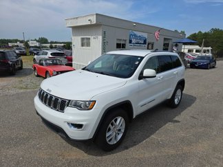 Used 2018 Jeep Grand Cherokee Laredo image 1