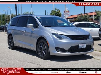 Used 2020 Chrysler Pacifica Touring-L Plus image 1