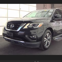 Used 2018 Nissan Pathfinder SV image 1