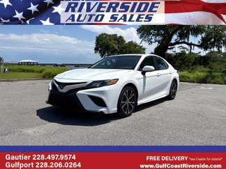Used 2020 Toyota Camry SE image 1