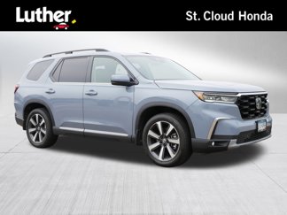 Used 2024 Honda Pilot Touring image 1