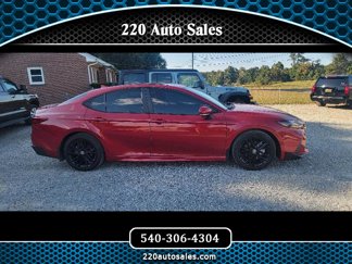Used 2025 Toyota Camry SE image 1