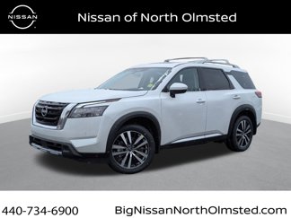 New 2025 Nissan Pathfinder Platinum image 1