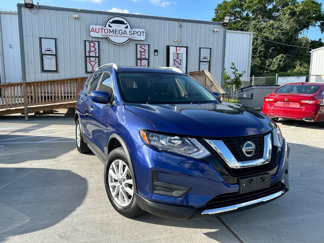 Used 2020 Nissan Rogue SV image 1