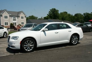 Used 2017 Chrysler 300 Limited image 1