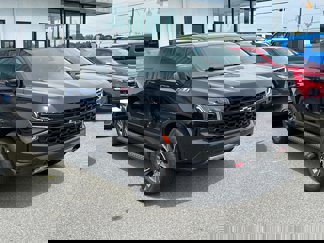 Used 2024 Chevrolet Suburban Z71 w/ Luxury Package image 1