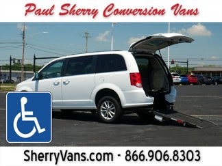 Used 2020 Dodge Grand Caravan SXT image 1
