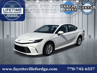 Used 2025 Toyota Camry SE image 1