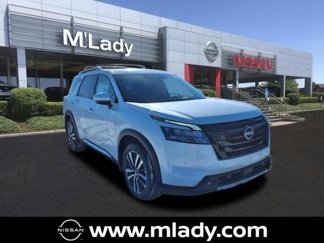 New 2025 Nissan Pathfinder Platinum image 1