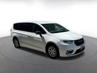 Used 2024 Chrysler Pacifica Touring-L image 1