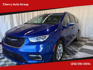 Used 2021 Chrysler Pacifica Limited w/ Uconnect Theater Family Group image 1