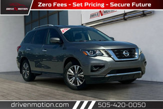 Used 2020 Nissan Pathfinder S image 1