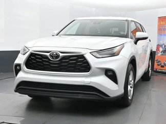 Used 2023 Toyota Highlander LE image 1