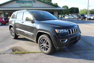 Used 2019 Jeep Grand Cherokee Laredo w/ 18" Wheel & 8.4" Radio Group image 1