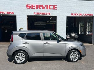 Used 2023 Kia Soul LX image 1