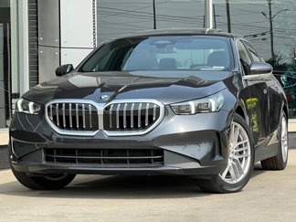 Used 2025 BMW 540i xDrive w/ Premium Package image 1