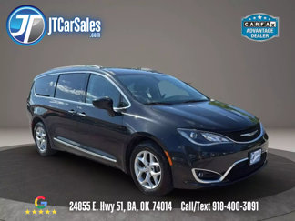 Used 2017 Chrysler Pacifica Touring-L w/ Tire & Wheel Group image 1