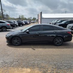 Used 2022 Hyundai Elantra SEL image 1