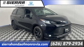 Used 2025 Toyota Sienna XLE Woodland Edition image 1