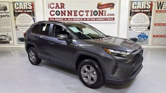 Used 2022 Toyota RAV4 XLE image 1