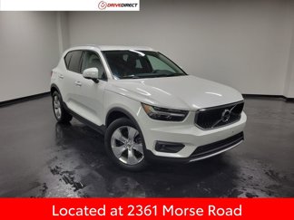 Used 2021 Volvo XC40 T5 Momentum image 1