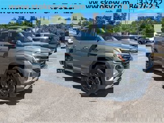 New 2025 Volkswagen Atlas Peak Edition SE image 1