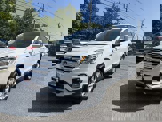 Used 2019 Ford Escape SE image 1