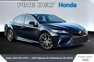 Used 2023 Toyota Camry SE image 1
