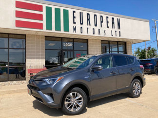 Used 2018 Toyota RAV4 LE image 1