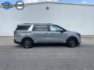 Used 2025 Kia Carnival EX image 1