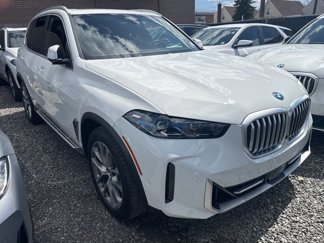 Used 2025 BMW X5 xDrive50e image 1