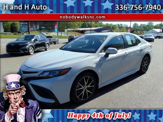 Used 2023 Toyota Camry SE image 1