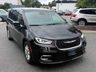 Used 2023 Chrysler Pacifica Touring-L image 1